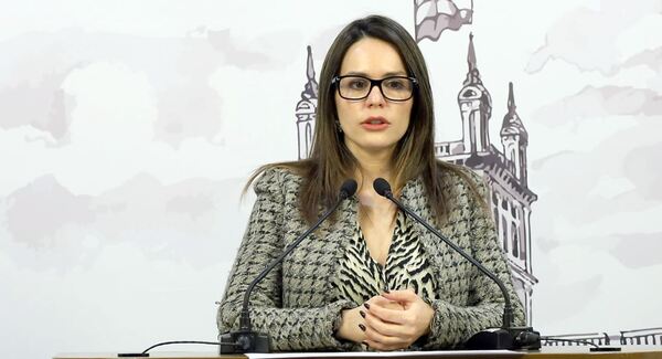 Paula Carro acusa al MITIC de “operación siniestra” tras su remoción como vocera