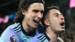 El Arsenal confía e insiste