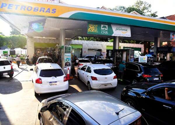 Petrobras cerró el 2024 premiando a sus clientes - Empresariales - ABC Color