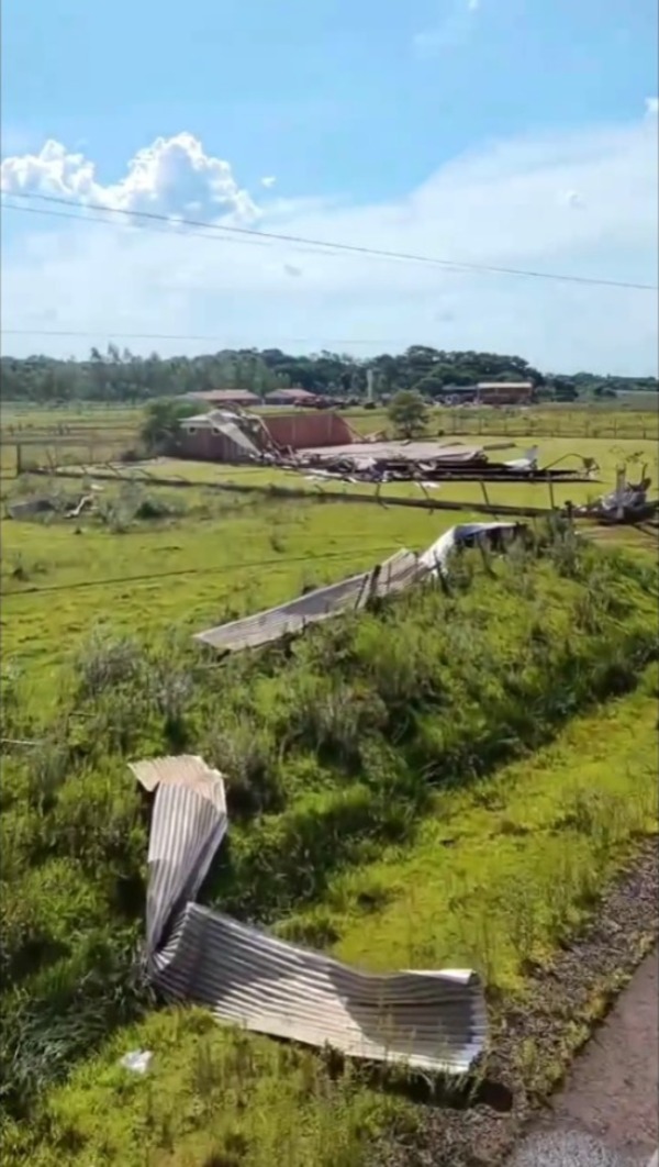 Fuertes vientos causan destrozos en Caazapá - 1000 Noticias