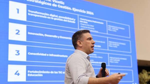 Carro revela detalles de su salida y dispara contra Mitic: "No hay estrategia de comunicación"