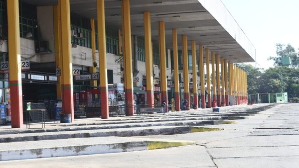 Protesta en la Terminal de Asunción: pasajeros afectados por aumento de tasas