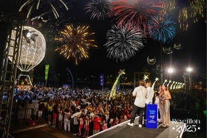 Fuegos artificiales de CDE costaron G. 1.000 millones mientras funcionarios no cobran - ADN Digital