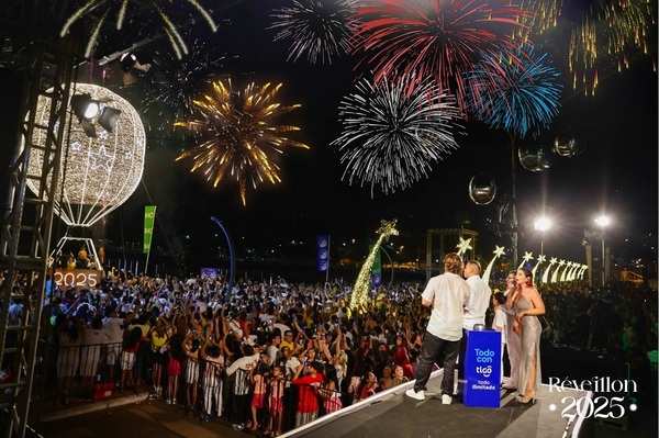 Fuegos artificiales de CDE costaron G. 1.000 millones mientras funcionarios no cobran - ADN Digital