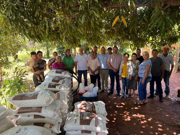 ASOCIACIÓN DE PRODUCTORES SANTA ISABEL RECIBIÓ IMPORTANTES APORTES DE LA MUNICIPALIDAD - Itapúa Noticias