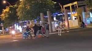 Video: Pelea entre jóvenes en plena avenida marca el inicio del año en Concepción
