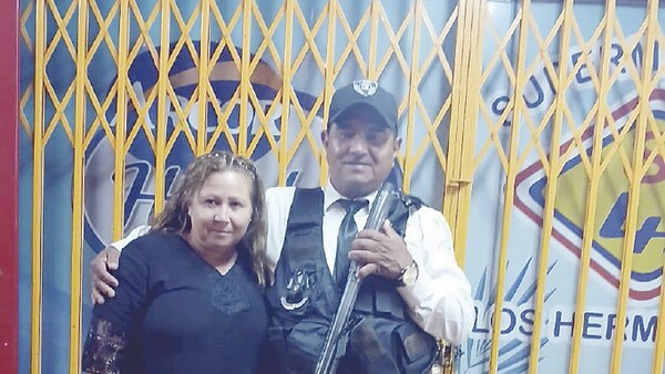 Su familia fue a saludarle en su guardia: “Es triste pasar solo”