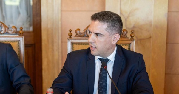 Villate absorbe la vocería presidencial y aseguran que ahora va por la jefatura de gabinete
