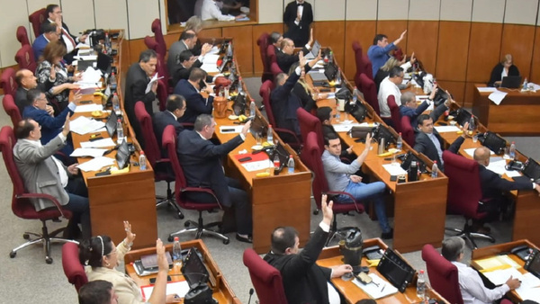 Parlamentarios Inician el Año con Aumento Jugoso