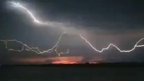 Meteorología anuncia tarde con lluvias y tormentas eléctricas en ocho departamentos