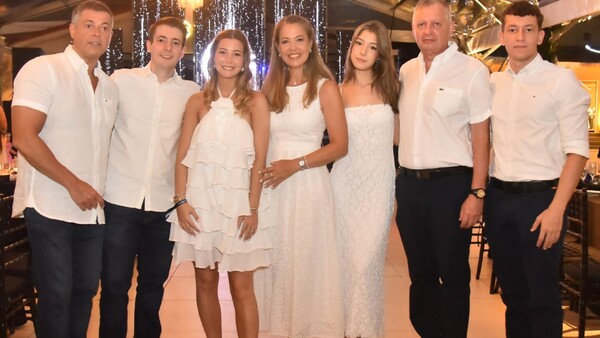 La bienvenida al año 2025 en los clubes de Asunción