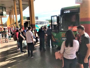 Regularizan el servicio de buses de larga distancia en la terminal - trece