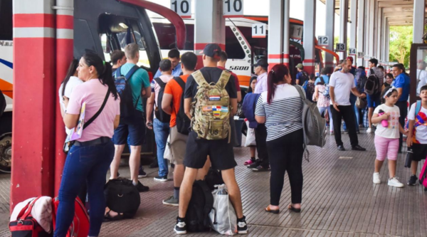 Cuarto intermedio normaliza servicios en Estación de Buses de Asunción - Portal Digital Cáritas Universidad Católica