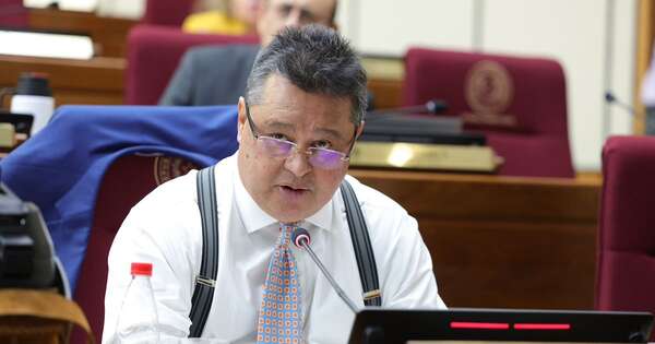 La Nación / Gobierno debe centrarse en combatir la corrupción, indica senador