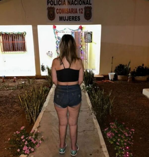 Una mujer es setenida por la Policía: Contaba con orden de captura por violencia familiar