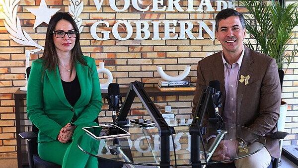 Analistas afirman que bicefalia es responsable de mala comunicación