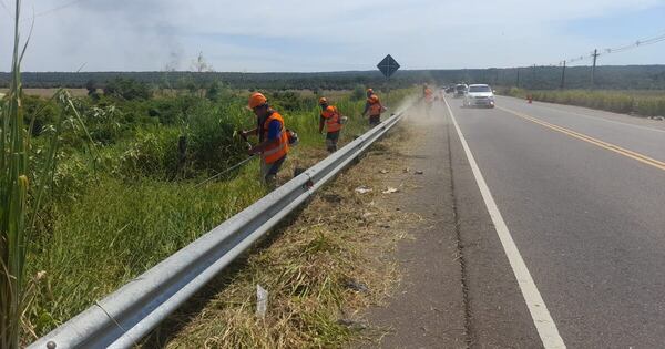 Diario HOY | Limpian franja de dominio en tramo Luque- San Bernardino