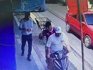 Video: así roban un celular en la vía pública - Policiales - ABC Color