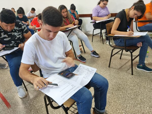 Hasta hoy podrás postular a las 5.000 Becas de Gobierno - .::Agencia IP::.