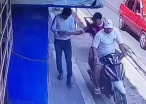 MOTOCHORROS ASALTAN A UN PEATÓN EN ASUNCIÓN