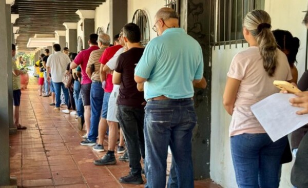 CDE: Masiva afluencia de contribuyentes para el pago de impuestos
