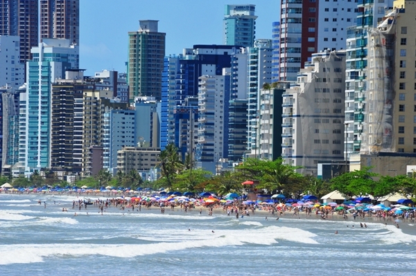 Viajes a Brasil: alertan a turistas por playas contaminadas
