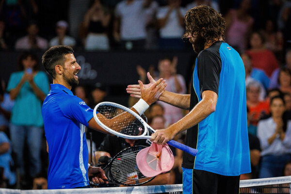 Versus / Djokovic se estrella en Brisbane antes del Abierto de Australia