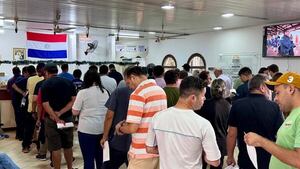 Masiva afluencia de contribuyentes para pago de impuesto en Ciudad del Este - ABC en el Este - ABC Color