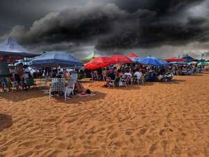 ¿Estás de vacaciones en la playa?: ocho cosas que tenés que hacer si se viene una tormenta  - Estilo de vida - ABC Color