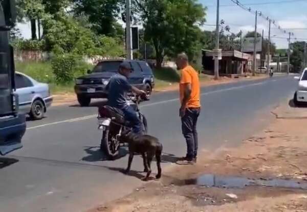 Video: denuncian a un hombre que llevaba a su perro atado a su moto - Nacionales - ABC Color