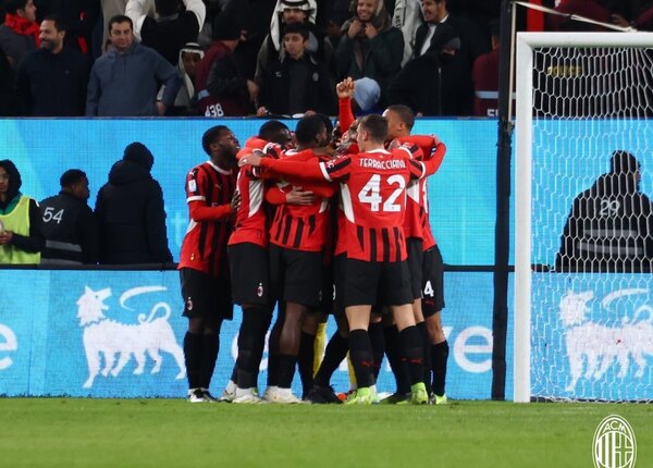 Versus / Milan derrota a Juventus y habrá derbi en la final de la Supercopa de Italia