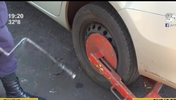 Colocan cepos antirrobos en estacionamiento - SNT