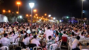 Multitudinario brindis en la Playa San José