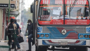 Buses podrán circular con hasta 10 personas paradas