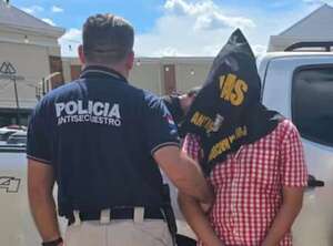 Salud suspende y abre sumario a funcionario detenido por caso de “sextorsión” - Nacionales - ABC Color