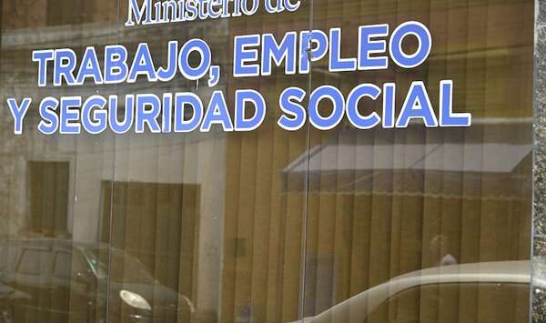 Crisis de cobertura en pensiones: más de la mitad de la población activa está excluida - Economía - ABC Color