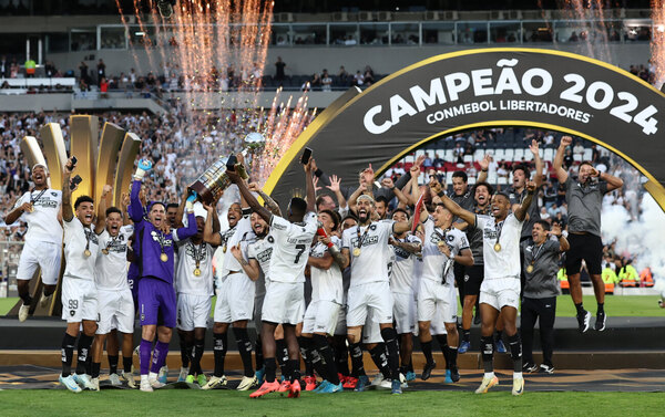 Versus / El DT campeón de la Copa Libertadores deja su cargo