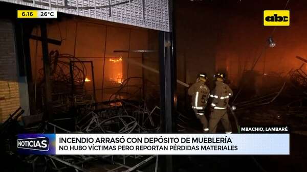 Incendio en depósito de mueblería en Lambaré: daños cuantiosos, pero sin heridos - ABC Noticias - ABC Color