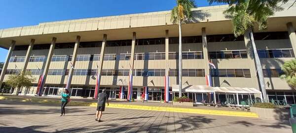 Itaipú le debe desembolsar este año a la ANDE US$ 43 millones - Economía - ABC Color