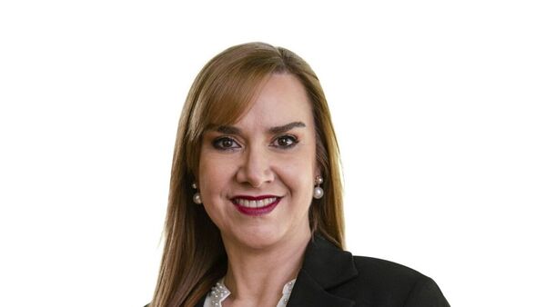 Gloria Ayala Person enseña sobre finanzas personales