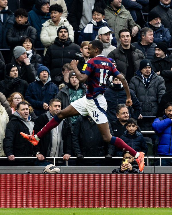 Newcastle, con Miguel Almirón otra vez en el banco, superó al Tottenham - 1000 Noticias