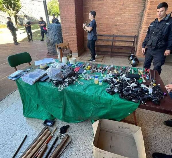 Incautan celulares utilizados para llamadas extorsivas en la cárcel de Encarnación - 1000 Noticias