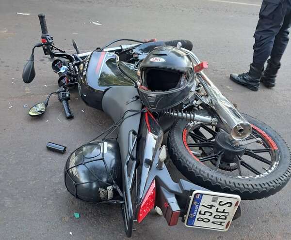 Joven motociclista muere tras chocar contra un camión de gran porte - ABC en el Este - ABC Color