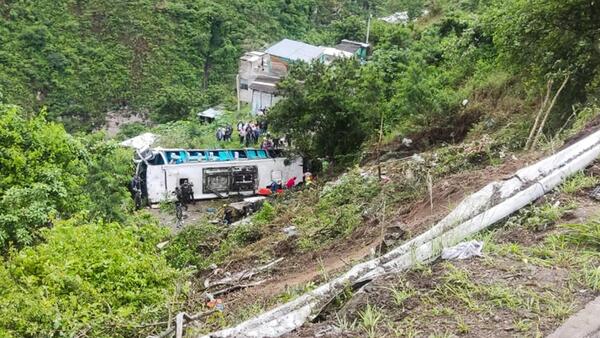 Al menos tres muertos y más de 20 heridos al volcarse un autobús en noroeste de Colombia
