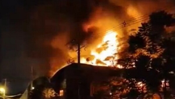 Incendio consumió mueblería en Lambaré