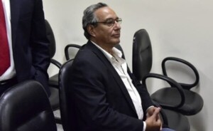 Condenan a 10 años de cárcel al exgobernador Hugo Javier