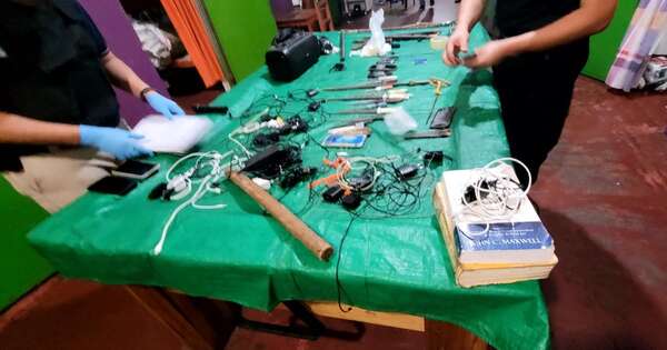 La Nación / Requisan celulares, armas y drogas en el penal de Itapúa