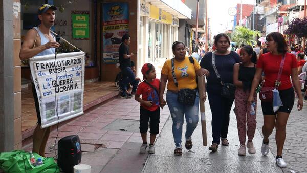 Migrantes de Rusia buscan refugio en México por escapar de la guerra o ser LGBTI