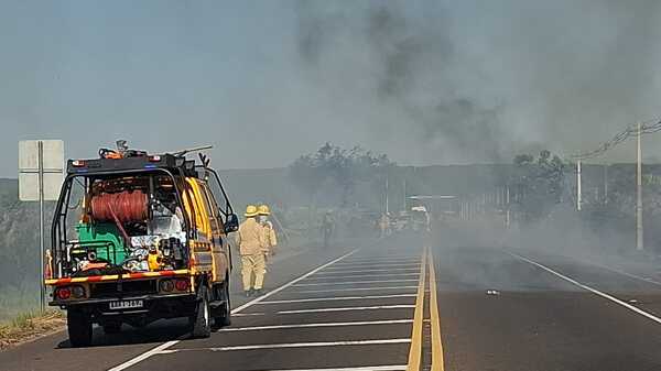 Bomberos apagaron incendio en zona Luque - San Bernardino - 1000 Noticias