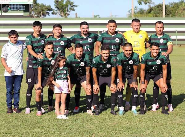Acción en semifinales del Nacional B - Fútbol - ABC Color